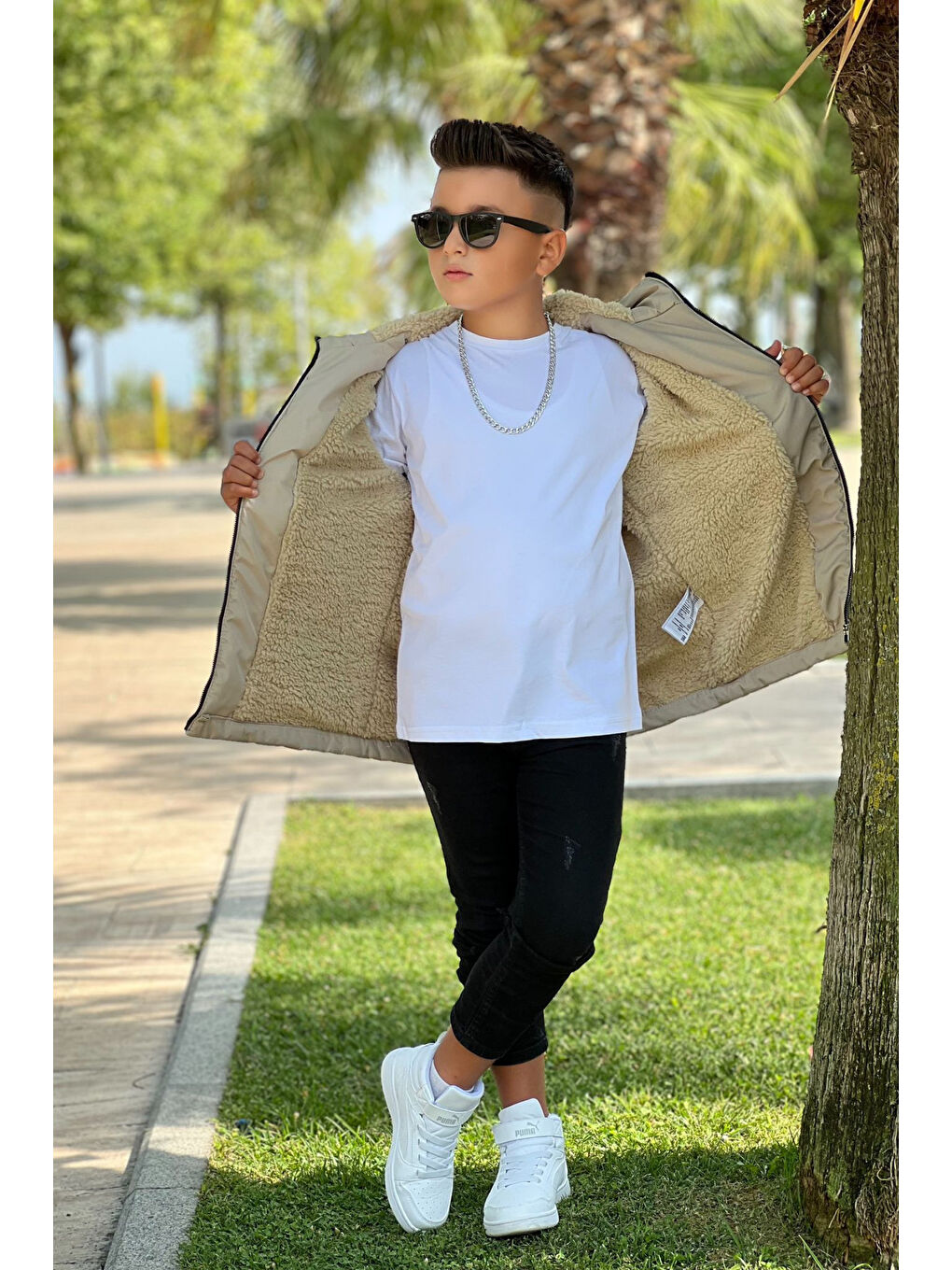 Bej Erkek Çocuk Sabit Kapüşonlu Metal Armalı İçi Kürklü Mont KM3987-3