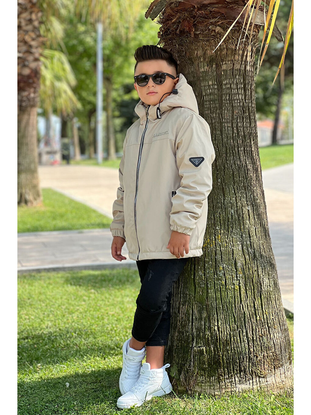 Bej Erkek Çocuk Sabit Kapüşonlu Metal Armalı İçi Kürklü Mont KM3987-4