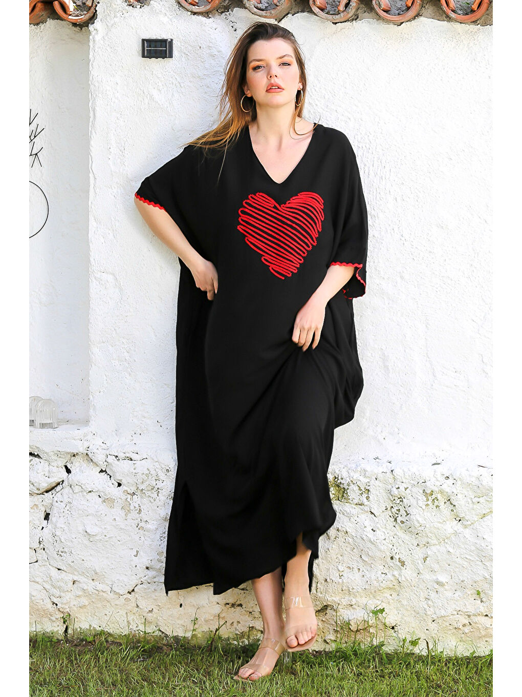 Siyah V Yaka Yarasa Kol Gizli Cepli Yırtmaçlı Nakışlı Casual Viskon Dokuma Elbise 140 95