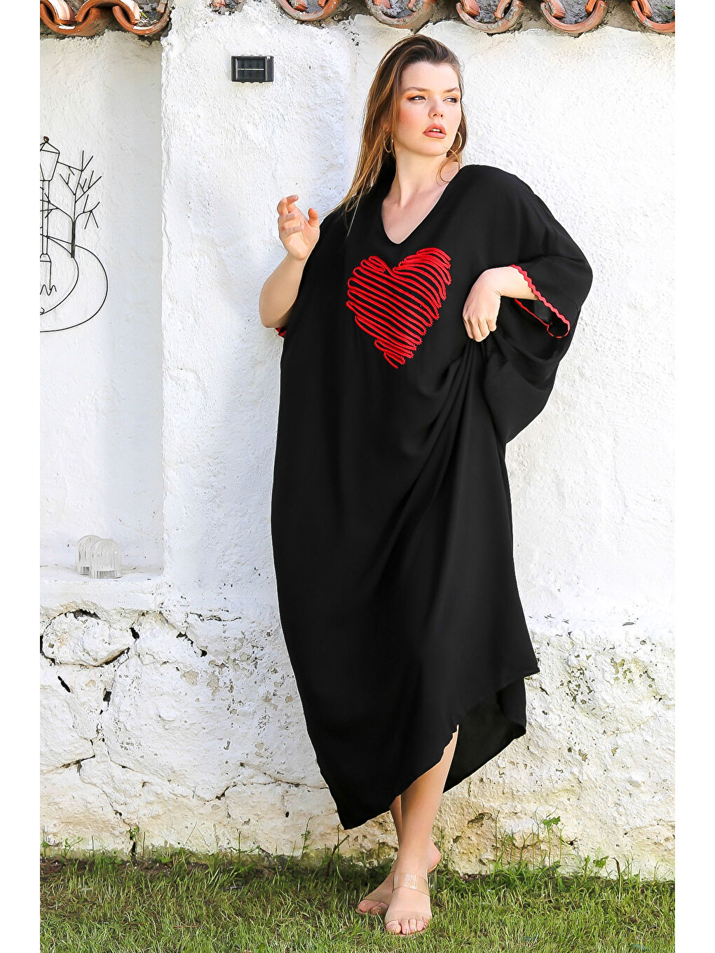 Siyah V Yaka Yarasa Kol Gizli Cepli Yırtmaçlı Nakışlı Casual Viskon Dokuma Elbise 140 95-1