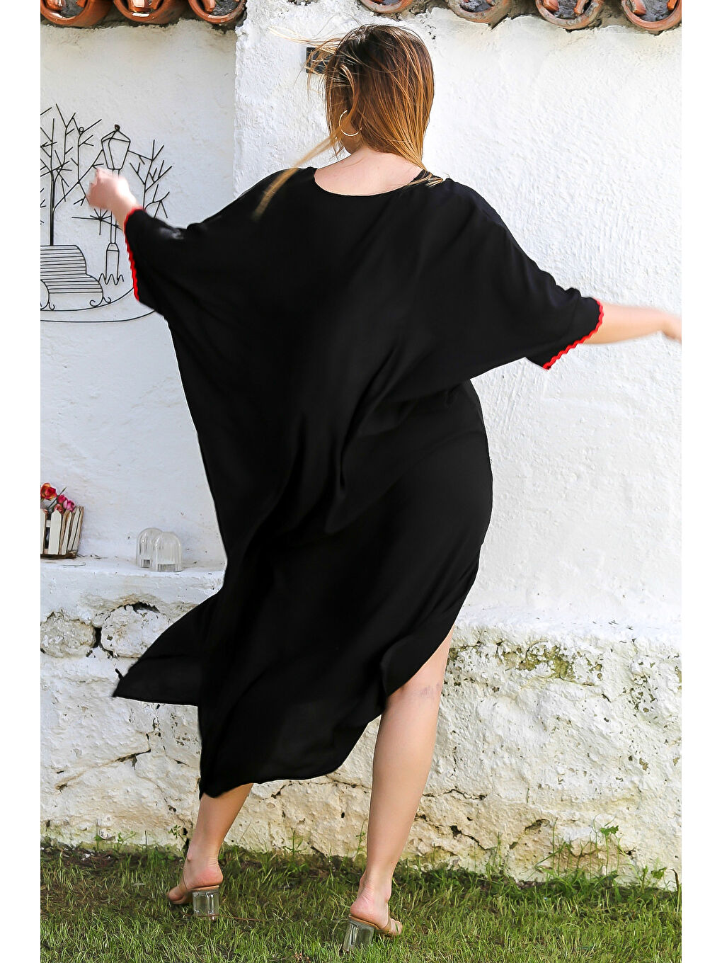 Siyah V Yaka Yarasa Kol Gizli Cepli Yırtmaçlı Nakışlı Casual Viskon Dokuma Elbise 140 95-4