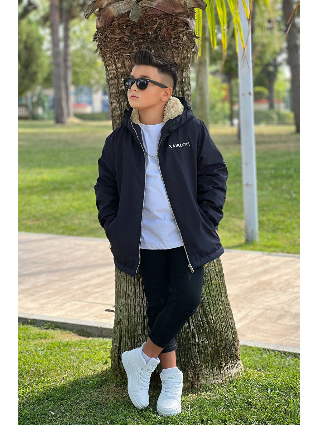Siyah Erkek Çocuk Sabit Kapüşonlu Metal Armalı İçi Kürklü Mont KM3987