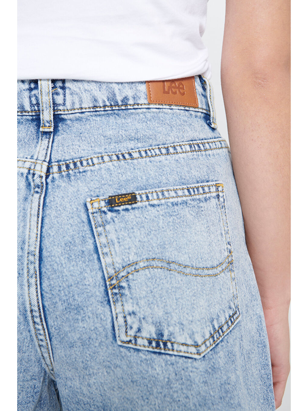 Regular Fit Normal Kesim %100 Pamuk Yüksek Bel Açık Mavi Jean Jean Şort-2