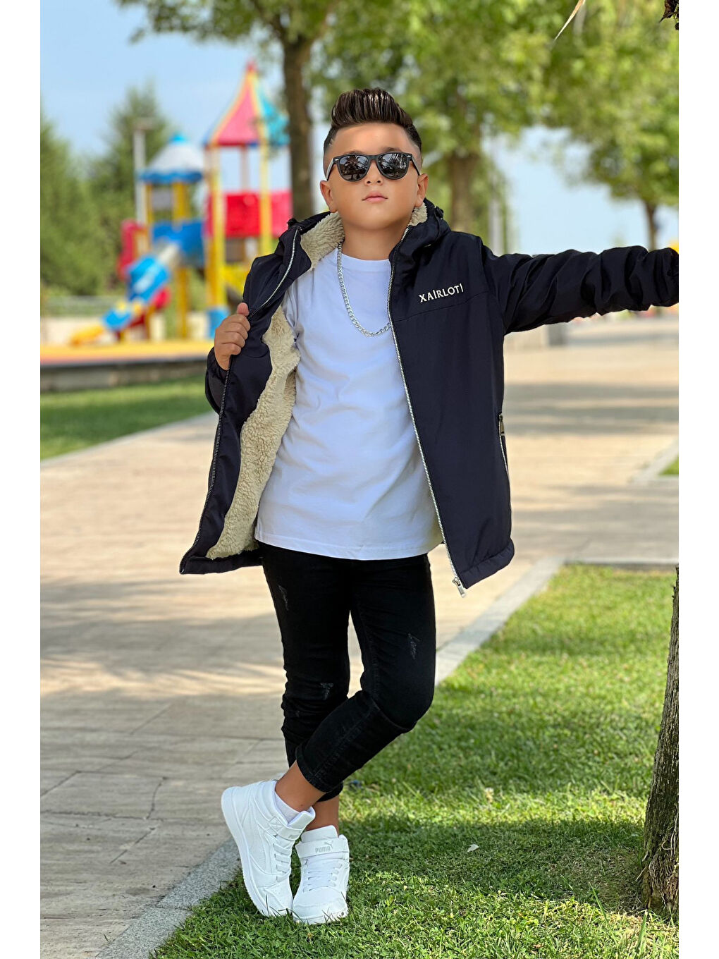 Siyah Erkek Çocuk Sabit Kapüşonlu Metal Armalı İçi Kürklü Mont KM3987-3