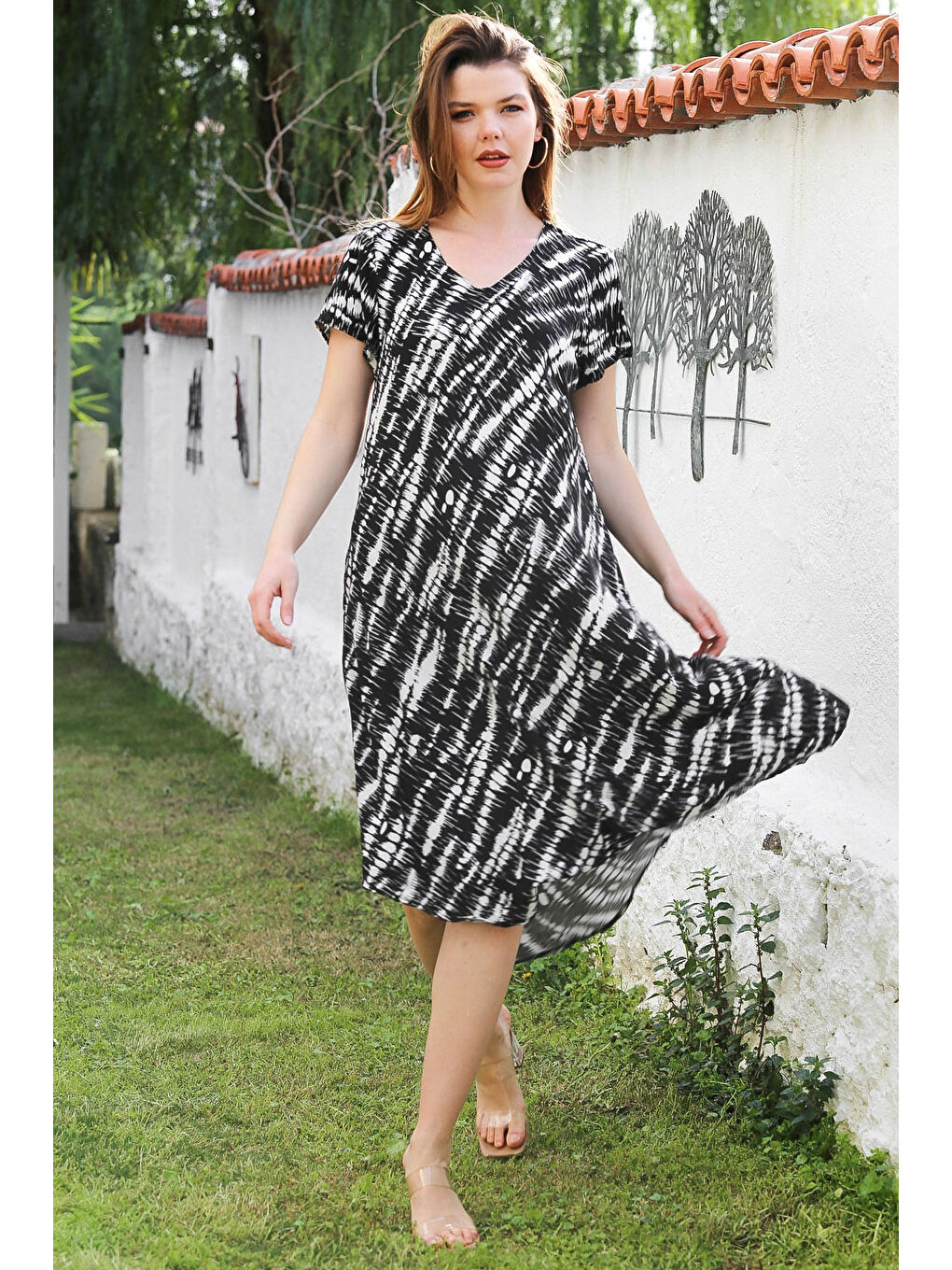 Siyah V Yaka Düşük Kol Allover Baskılı Casual Viskon Dokuma Elbise 115 66-2