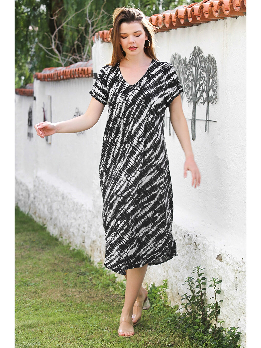 Siyah V Yaka Düşük Kol Allover Baskılı Casual Viskon Dokuma Elbise 115 66-3