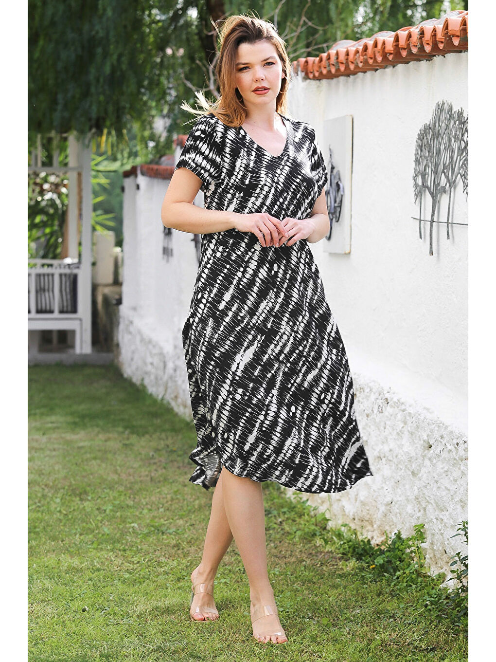 Siyah V Yaka Düşük Kol Allover Baskılı Casual Viskon Dokuma Elbise 115 66-5