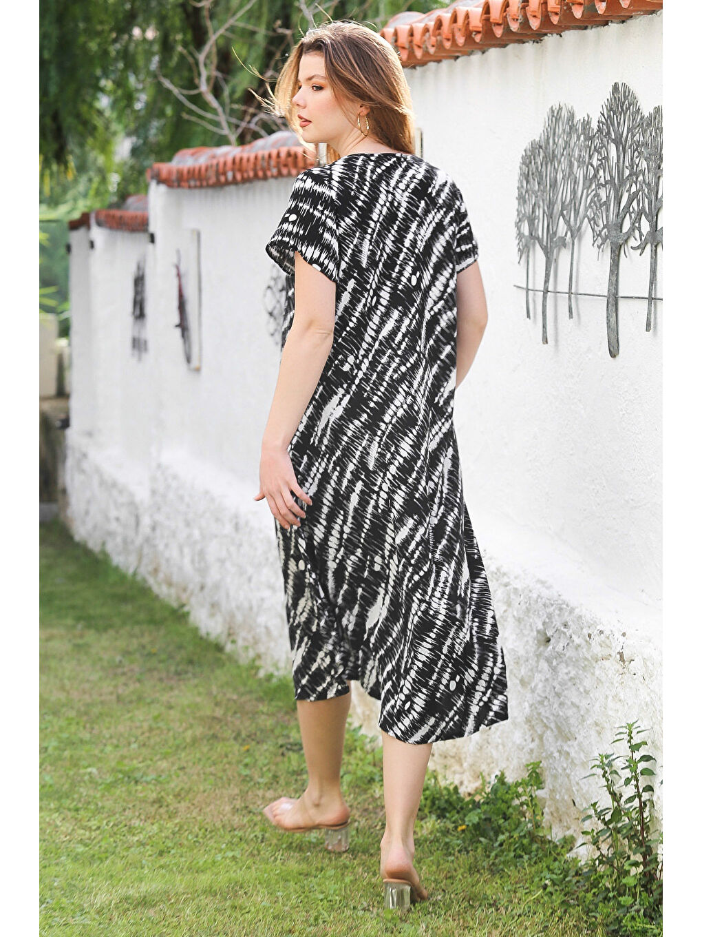 Siyah V Yaka Düşük Kol Allover Baskılı Casual Viskon Dokuma Elbise 115 66-6