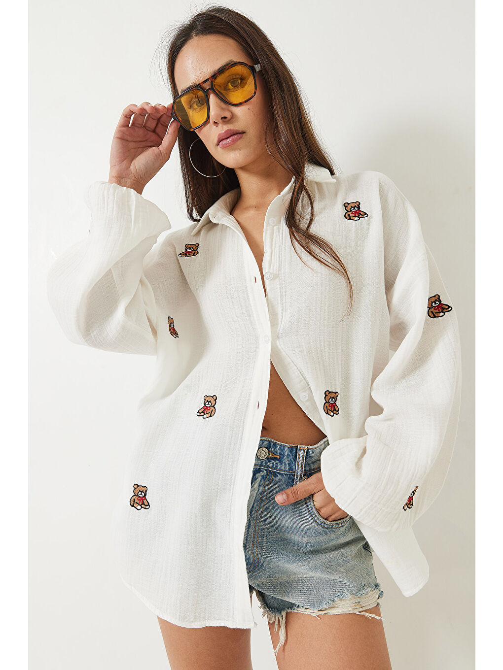 Ekru Kadın Teddy İşlemeli Kolları Lastikli Oversize Pamuk Gömlek-4