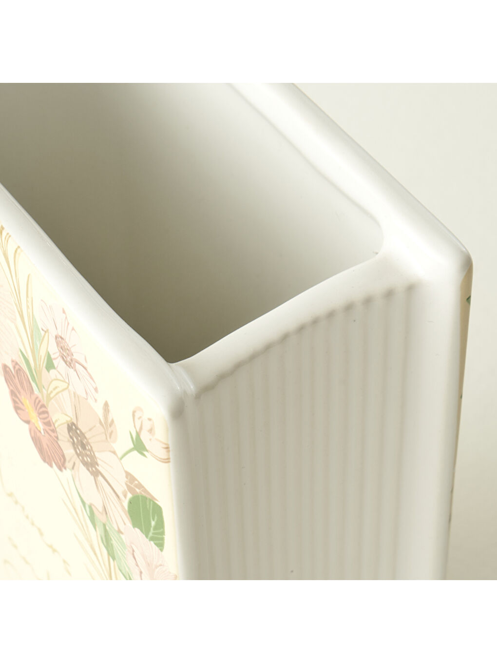 Ekru Book Seramik Vazo Krem (14x7x20 cm)-5