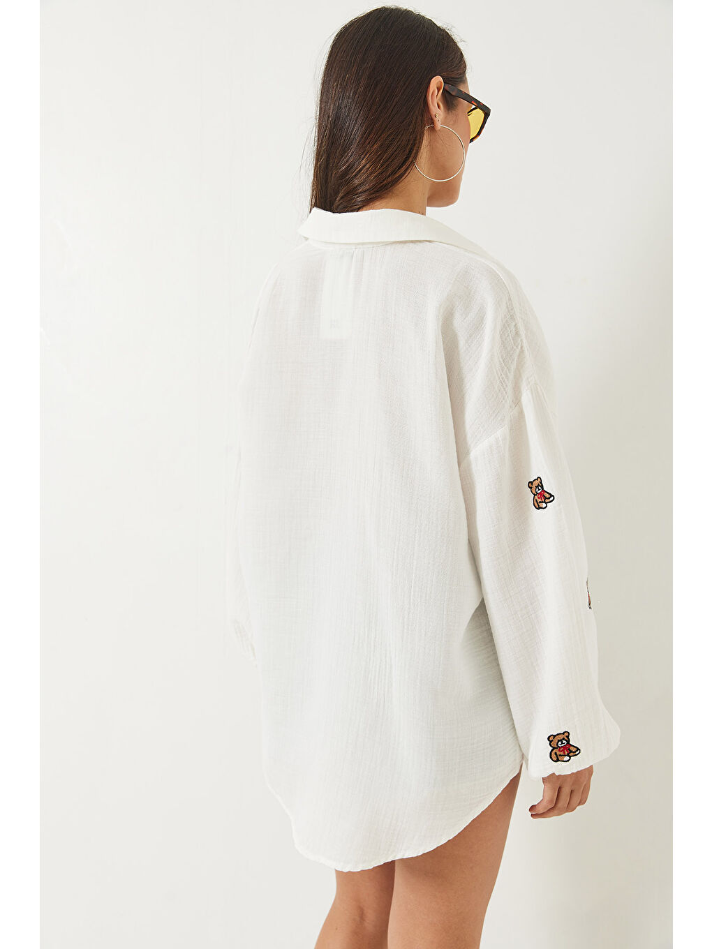 Ekru Kadın Teddy İşlemeli Kolları Lastikli Oversize Pamuk Gömlek-7