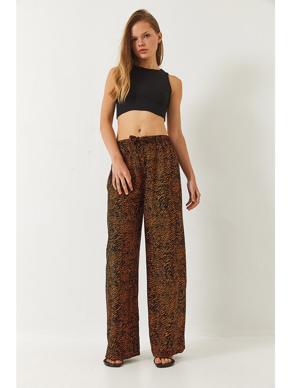 Siyah Kadın Desenli Beli Lastikli Bağlamalı Rahat Viskon Pantolon-2