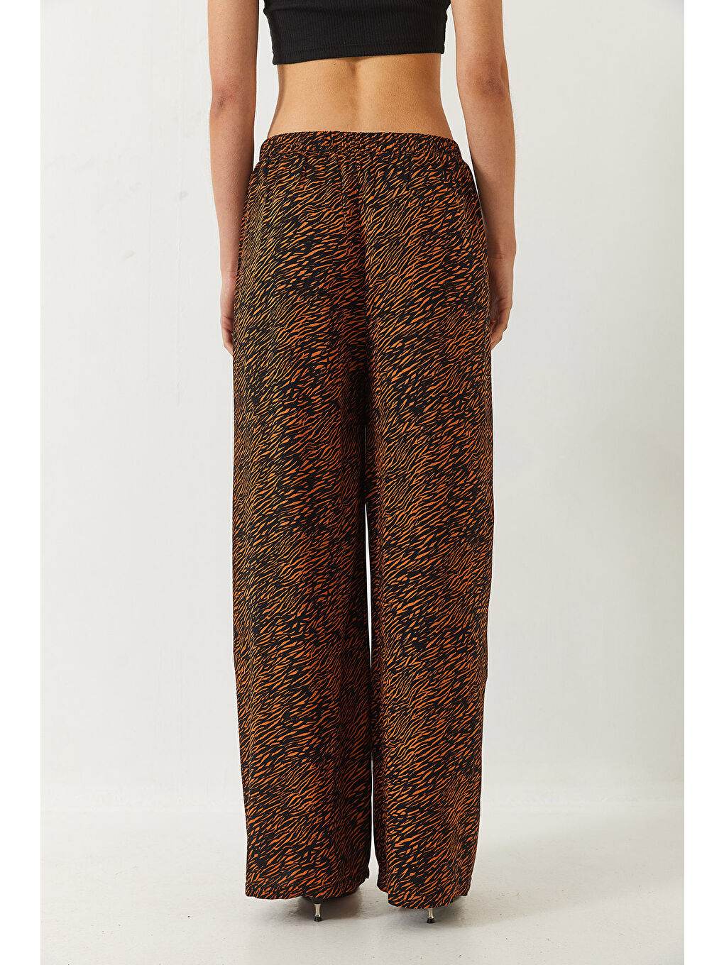 Siyah Kadın Desenli Beli Lastikli Bağlamalı Rahat Viskon Pantolon-5