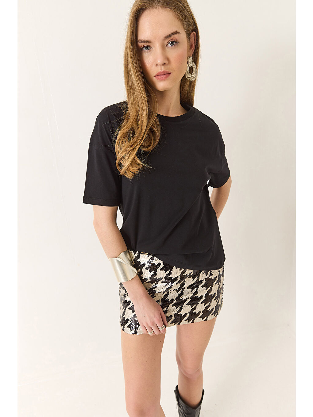 Siyah Kadın % Organik Pamuk Relaxed Fit Yırtmaçlı Yuvarlak Yakalı T-Shirt-3