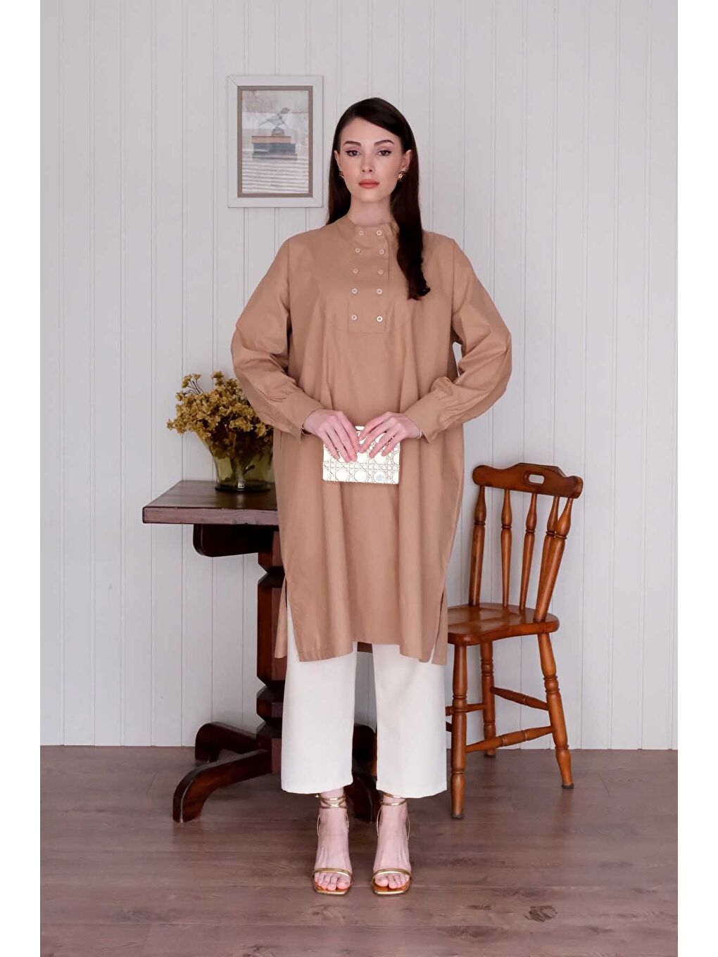 Bej Karamel Uzun Düğme Detaylı Tunik