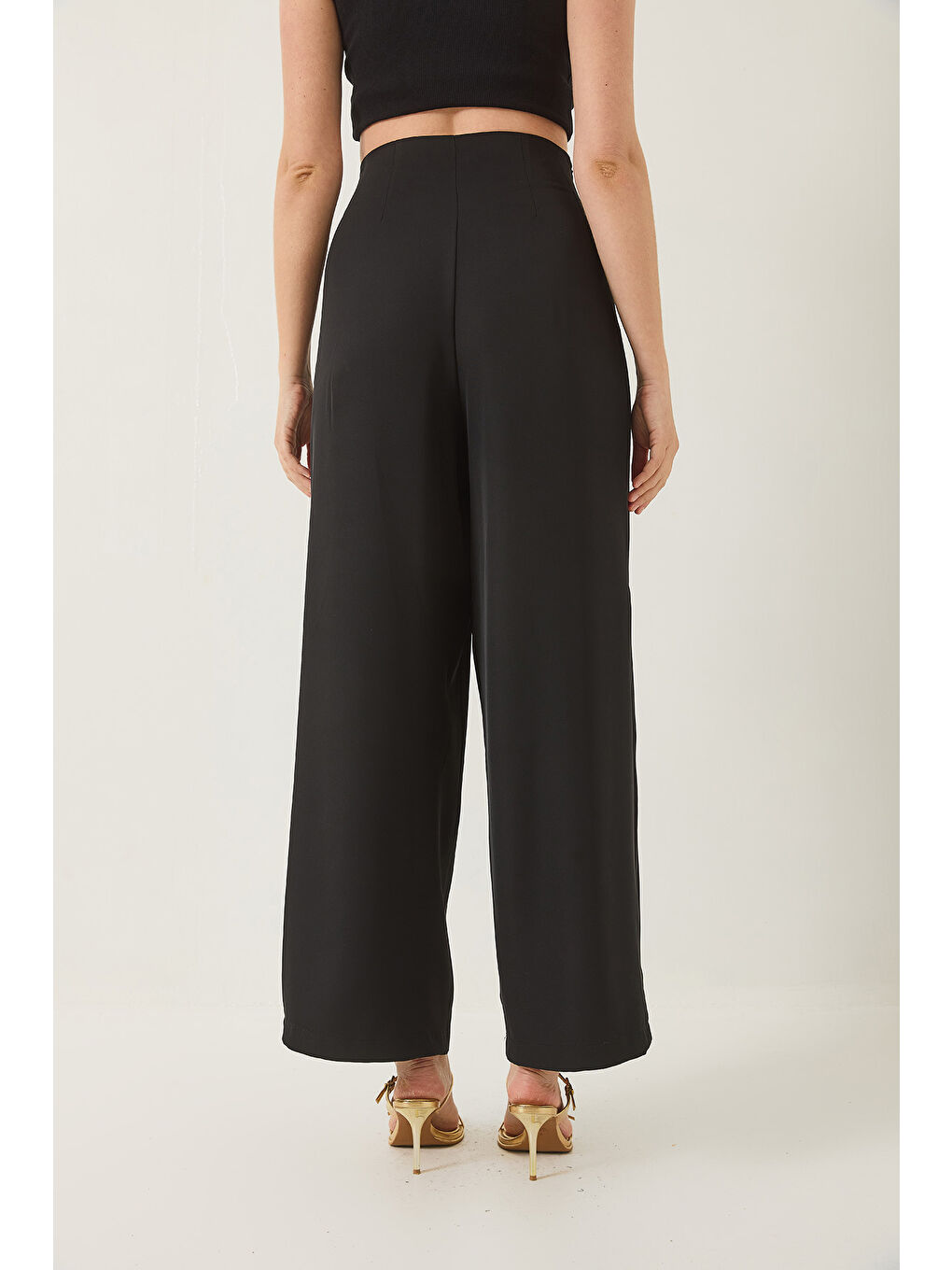 Siyah Kadın Yüksek Bel Pens Detaylı Aksesuarlı Gizli Fermuarlı Bol Klasik Pantolon-5