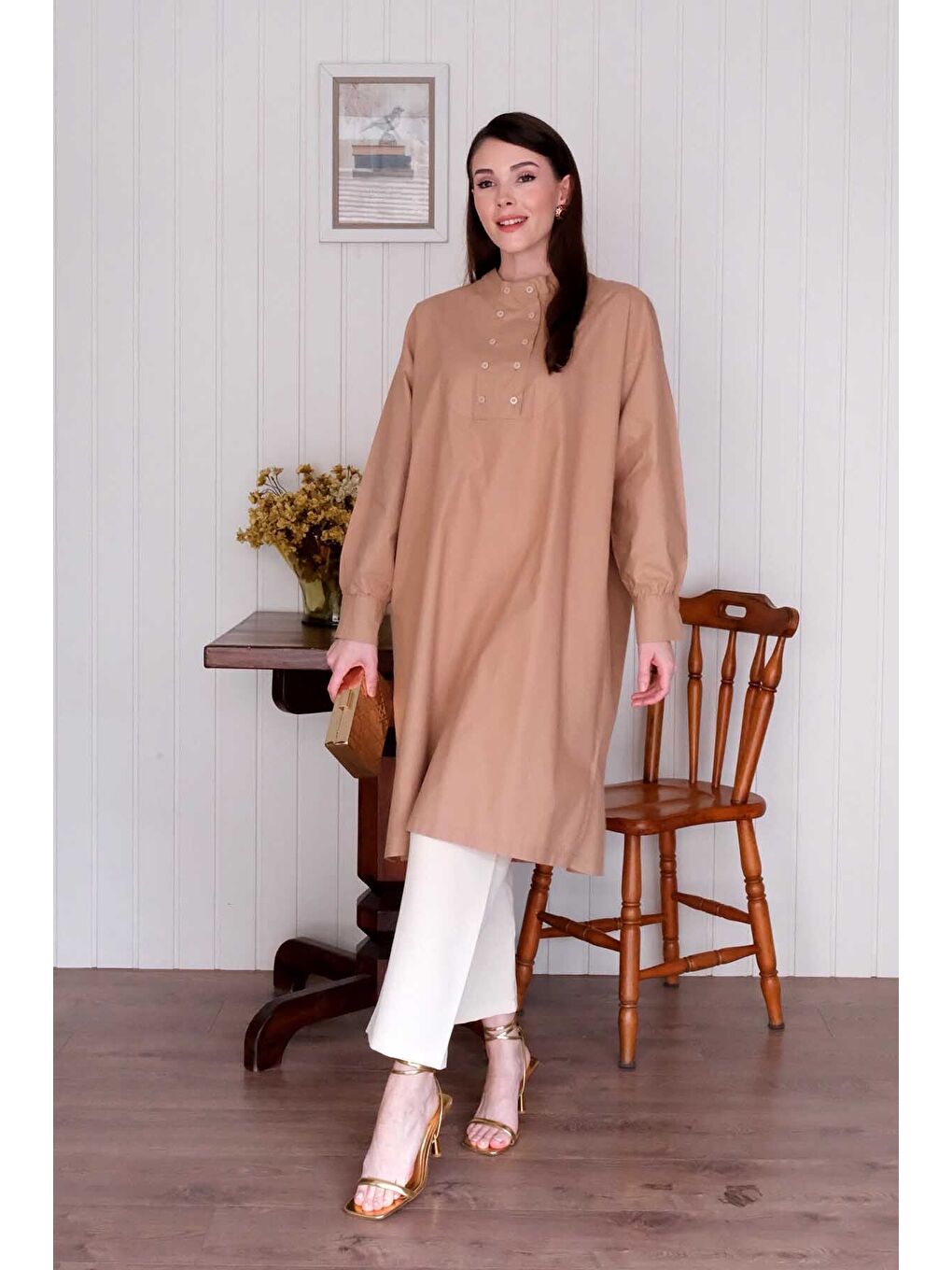 Bej Karamel Uzun Düğme Detaylı Tunik-1