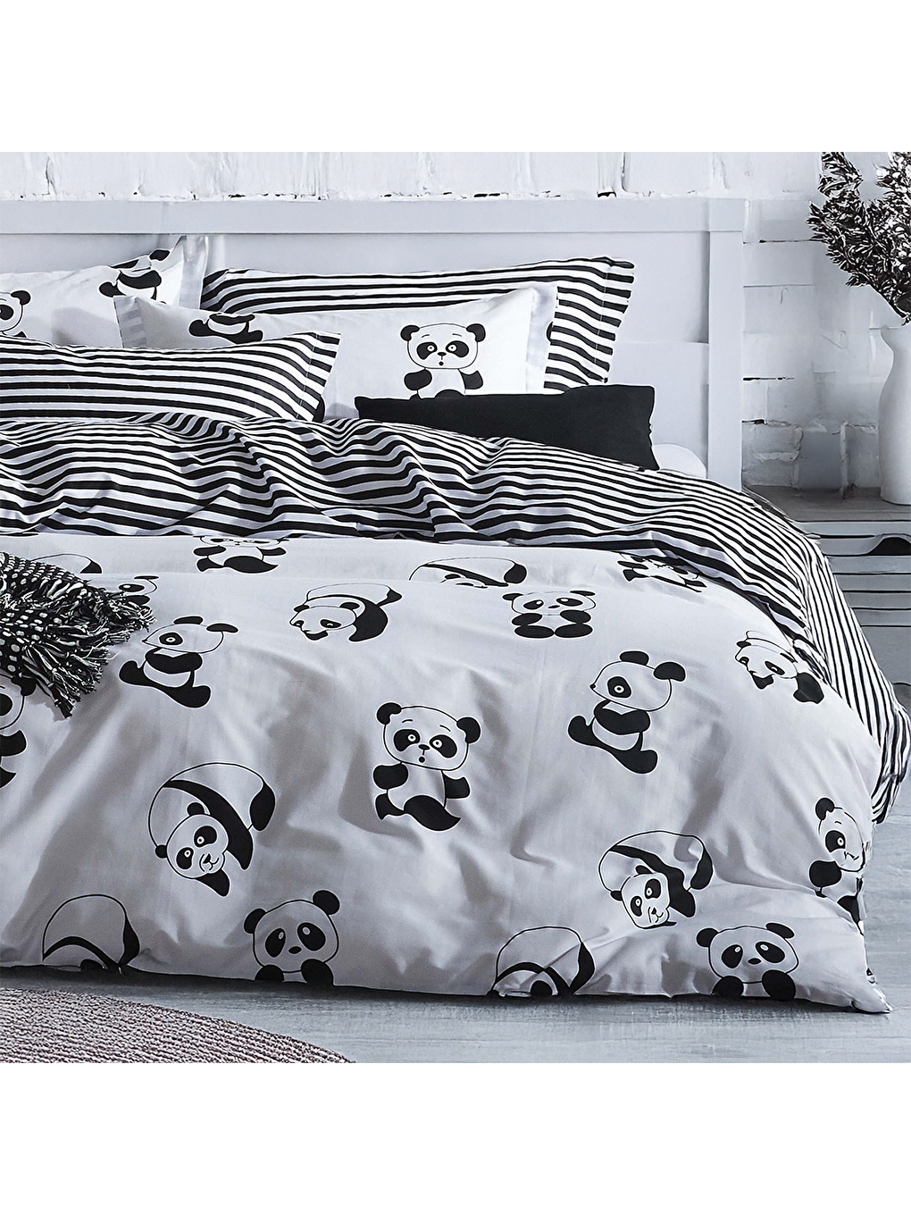 UPSTYLE Siyah Kolay Ütülenir Nevresim Takımı Çift Kişilik B&W Panda