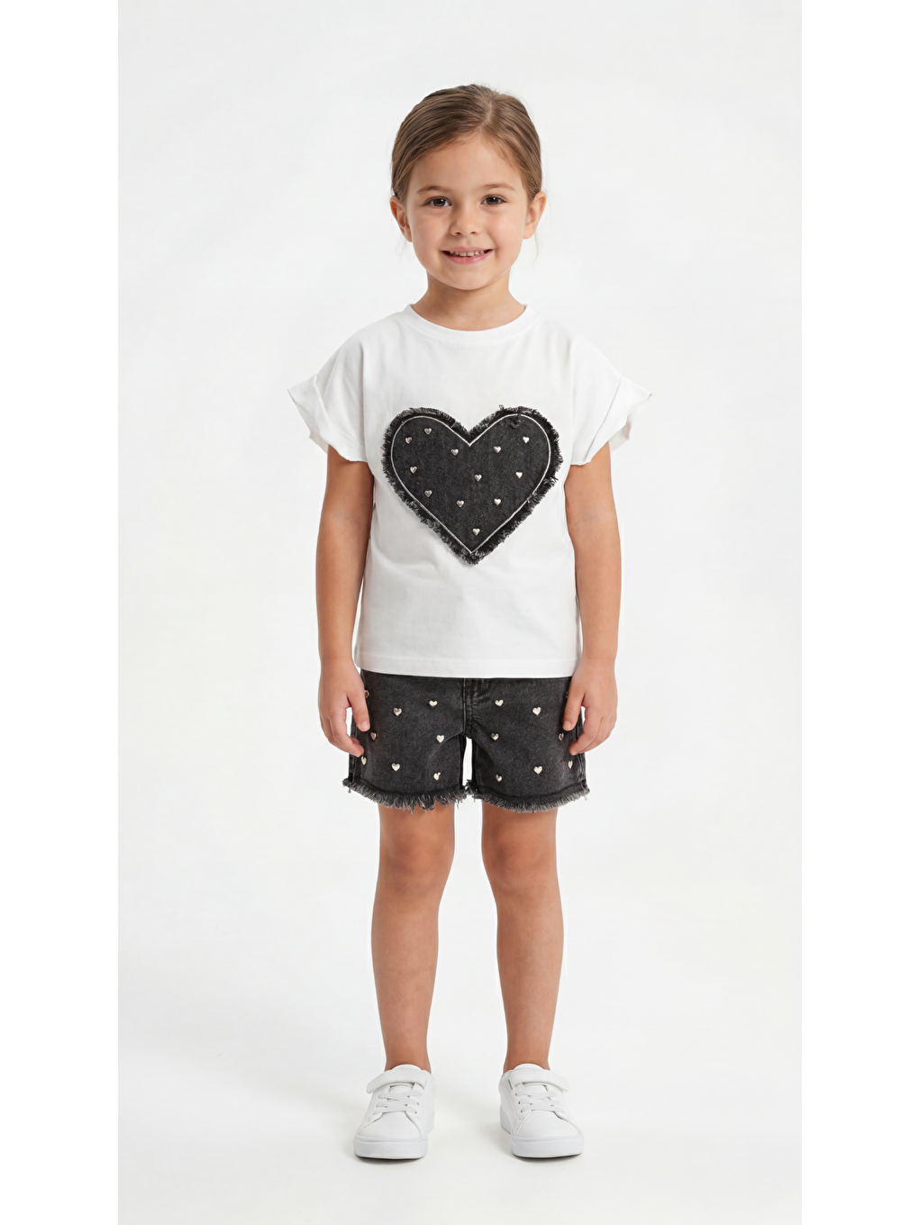 Beyaz Kalp Nakışlı Kız Çocuk Tişört-Şort Takım