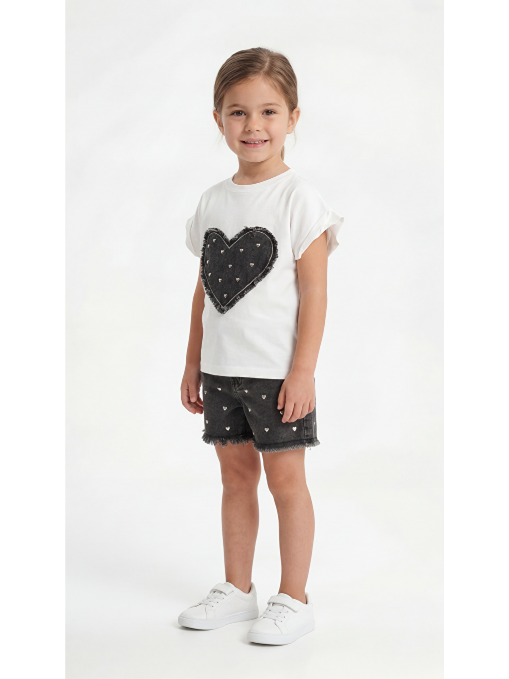 Beyaz Kalp Nakışlı Kız Çocuk Tişört-Şort Takım-1