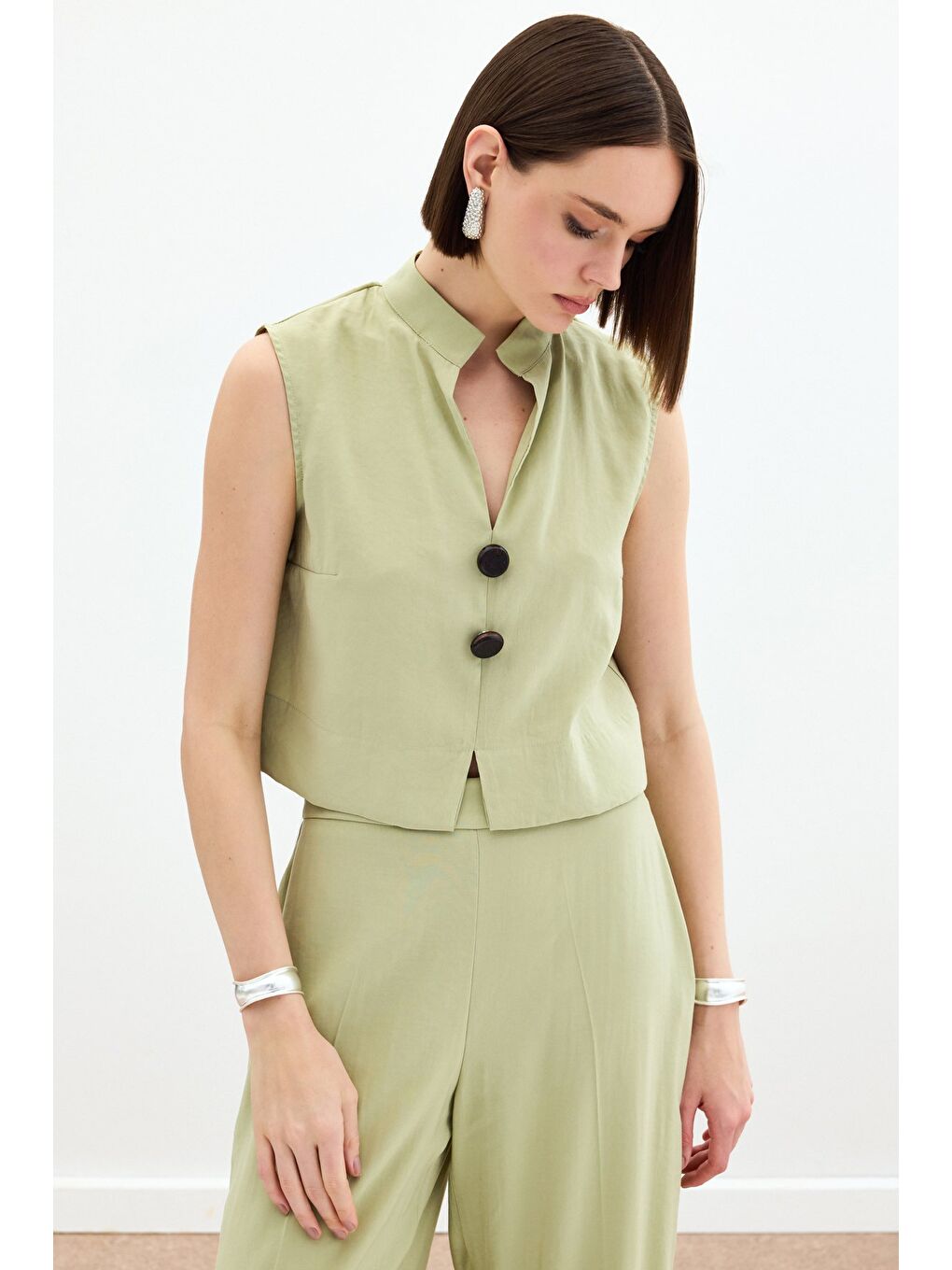 Süs Düğme Detaylı Bluz - Yağ Yeşili-1