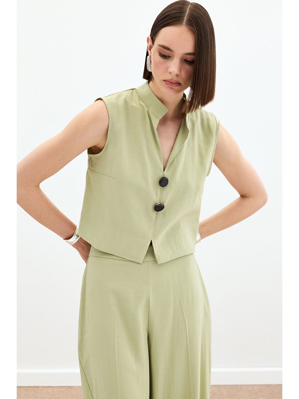 Süs Düğme Detaylı Bluz - Yağ Yeşili-2