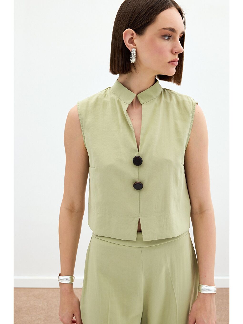 Süs Düğme Detaylı Bluz - Yağ Yeşili-3