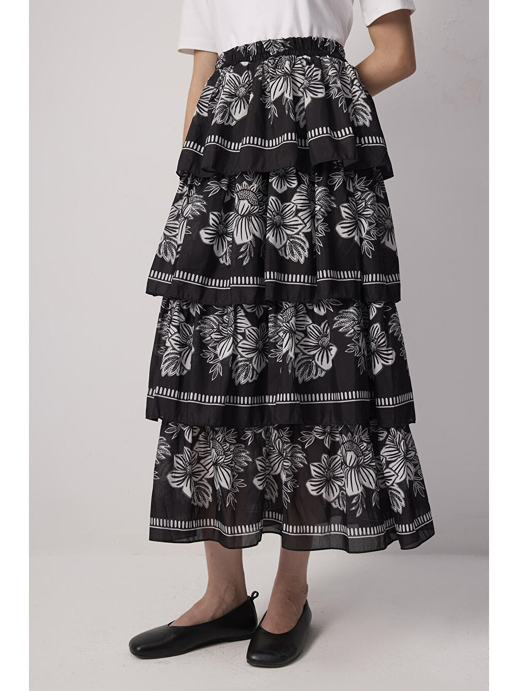 Siyah Desenli Katlı Etek-1