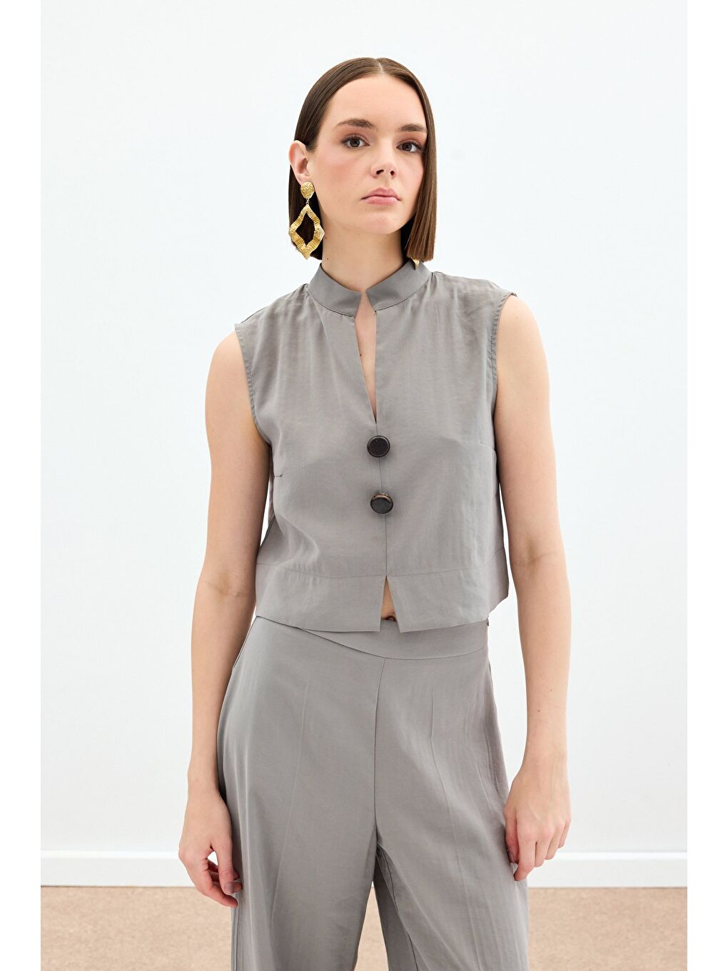 Süs Düğme Detaylı Bluz - Haki-1