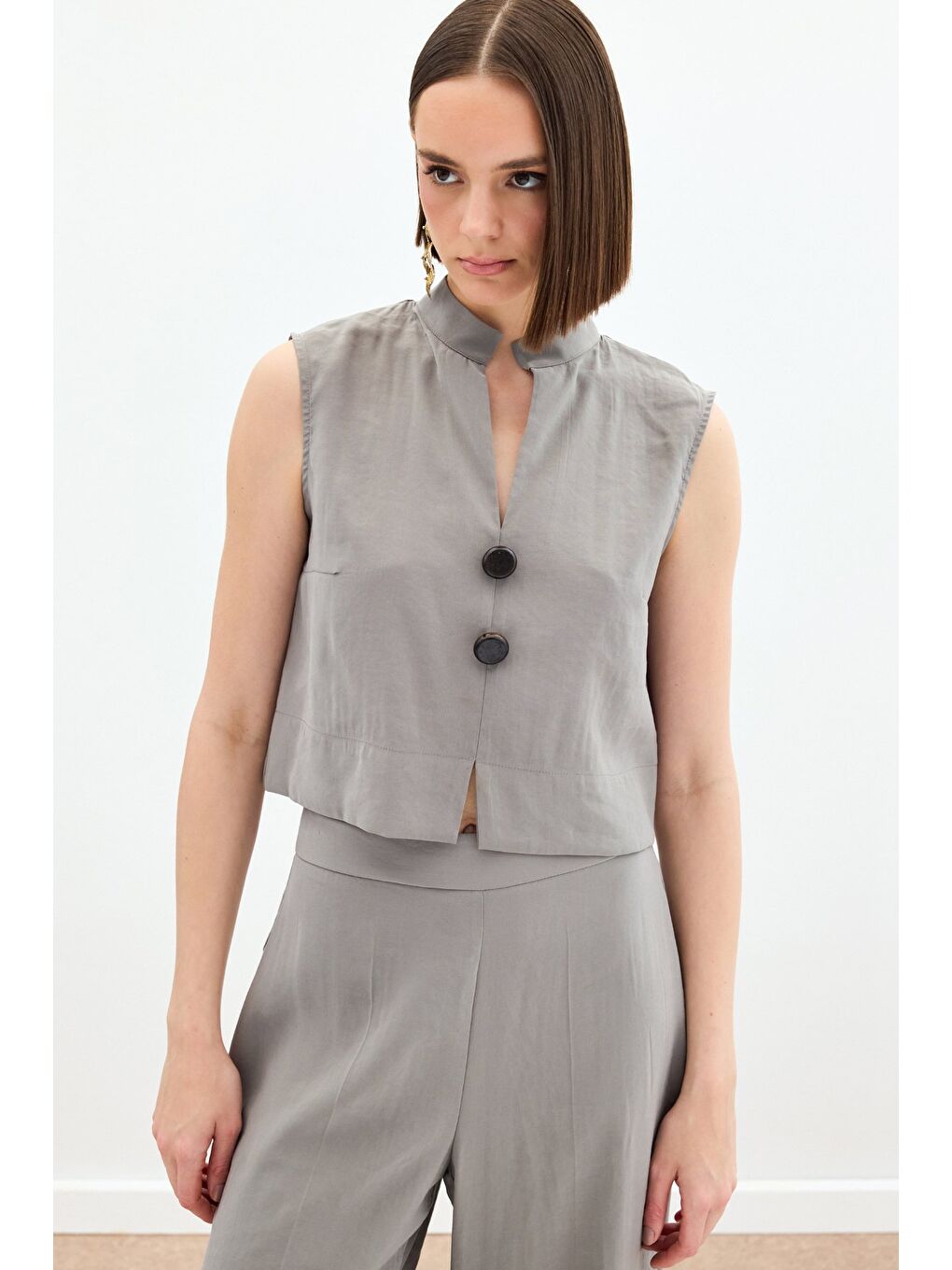 Süs Düğme Detaylı Bluz - Haki-2