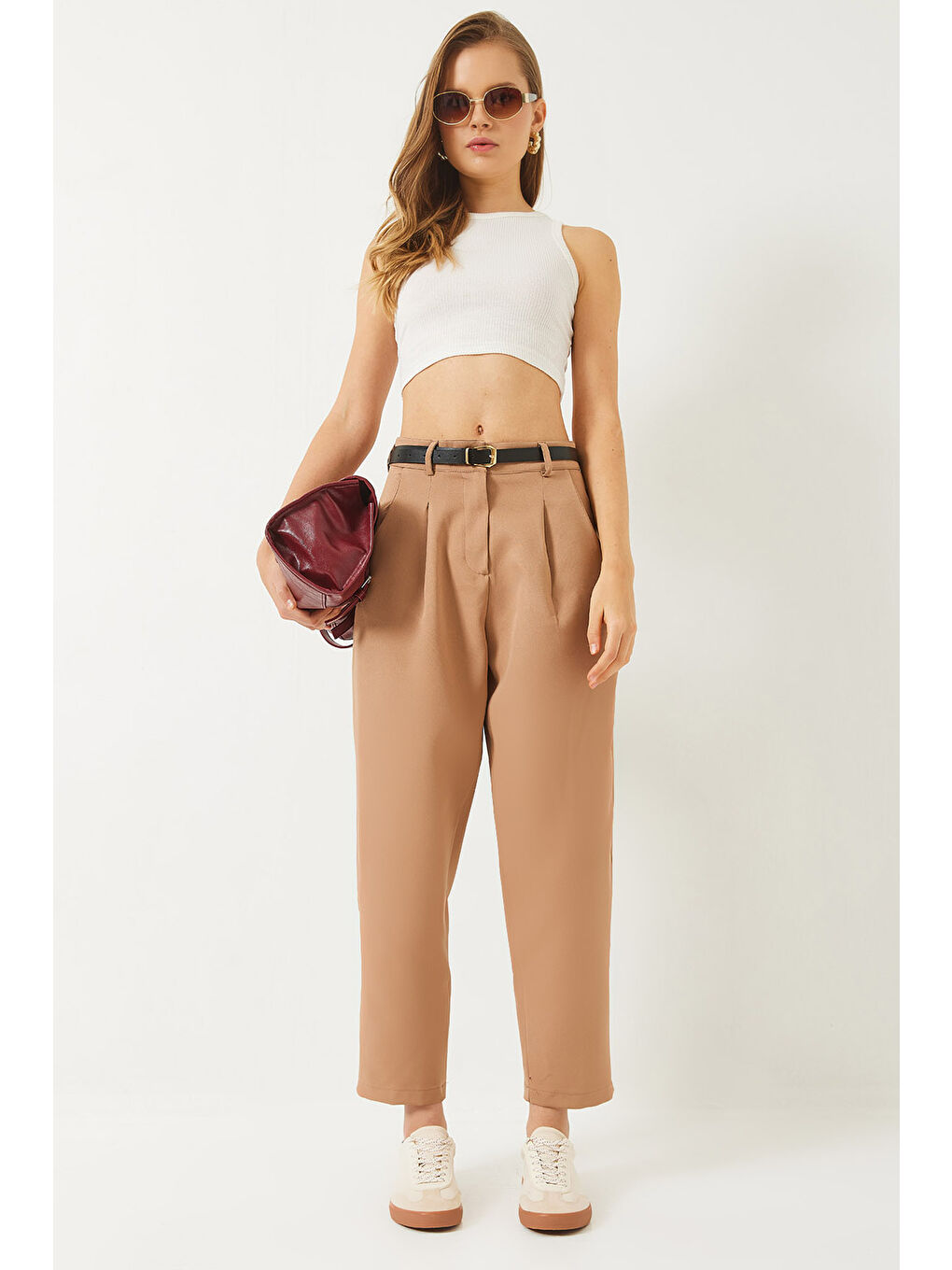 Kahverengi Kadın Kemerli Cep Detaylı Havuç Pantolon