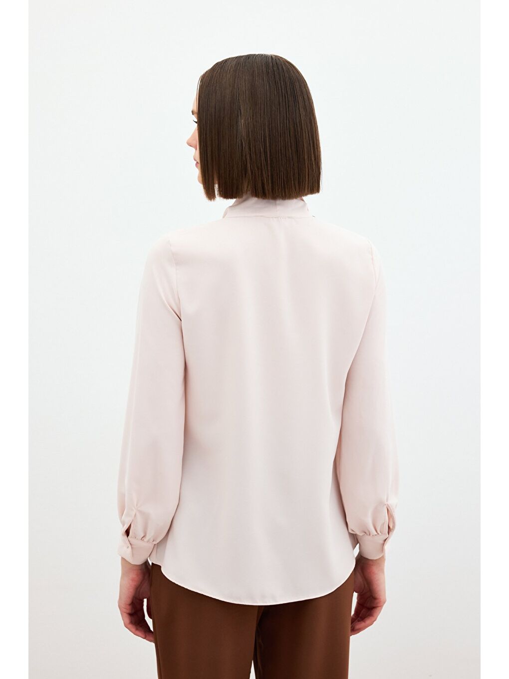 Pembe Yakası Bağlamalı Düz Gömlek - Pudra-7