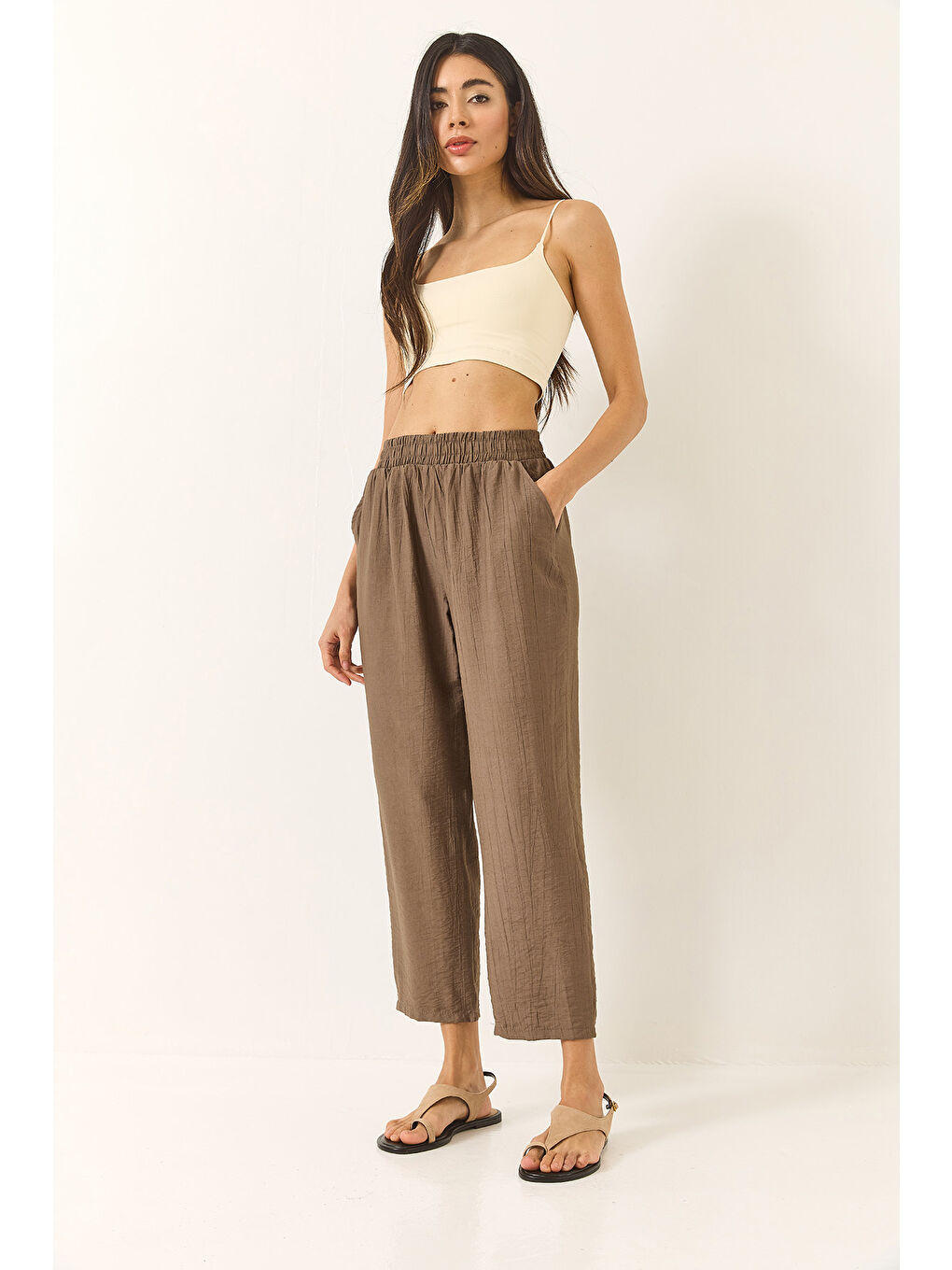 Kahverengi Kadın Beli Lastikli Cep Detaylı İnce Havuç Kesim Pantolon-1