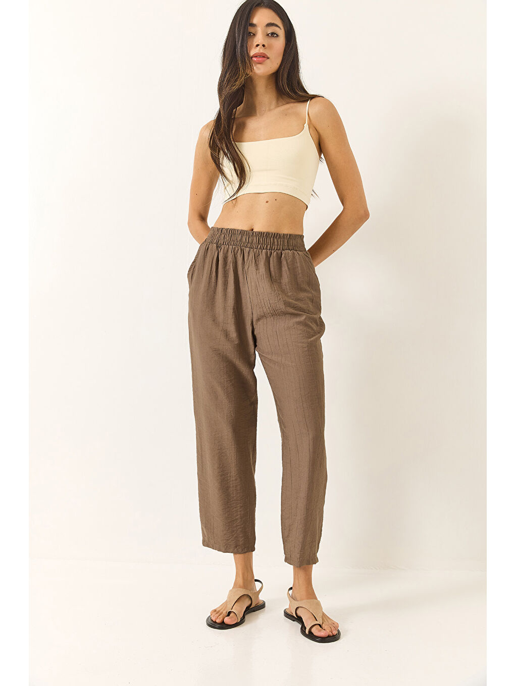 Kahverengi Kadın Beli Lastikli Cep Detaylı İnce Havuç Kesim Pantolon-2