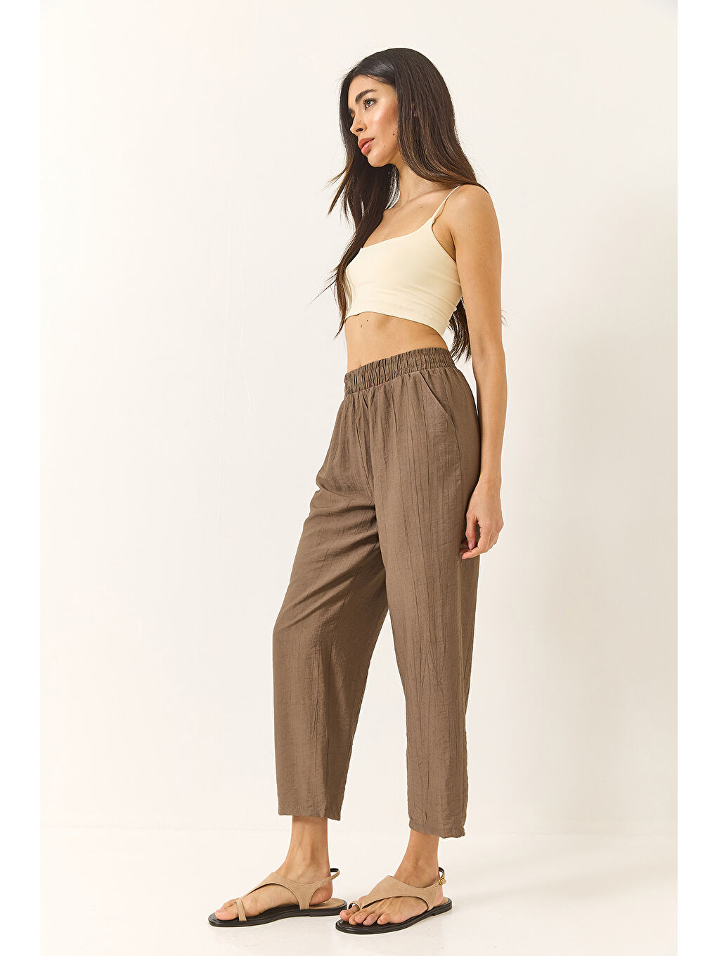 Kahverengi Kadın Beli Lastikli Cep Detaylı İnce Havuç Kesim Pantolon-3