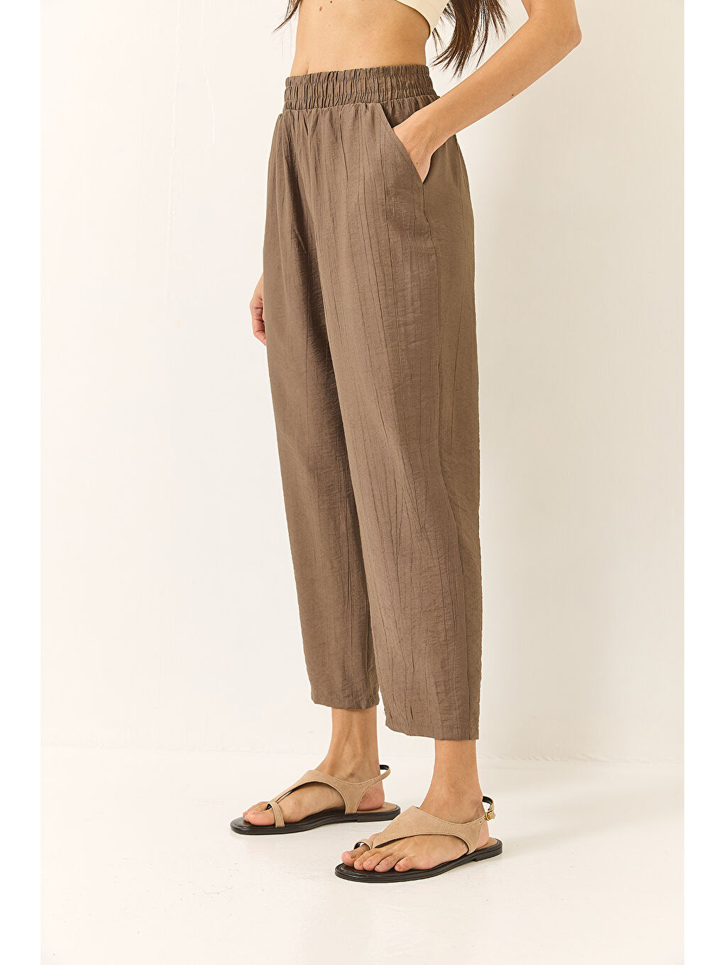 Kahverengi Kadın Beli Lastikli Cep Detaylı İnce Havuç Kesim Pantolon-4