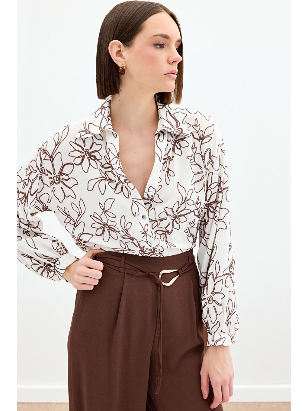 Kahverengi Çiçek Nakışlı Viskon Gömlek - Kahve-4