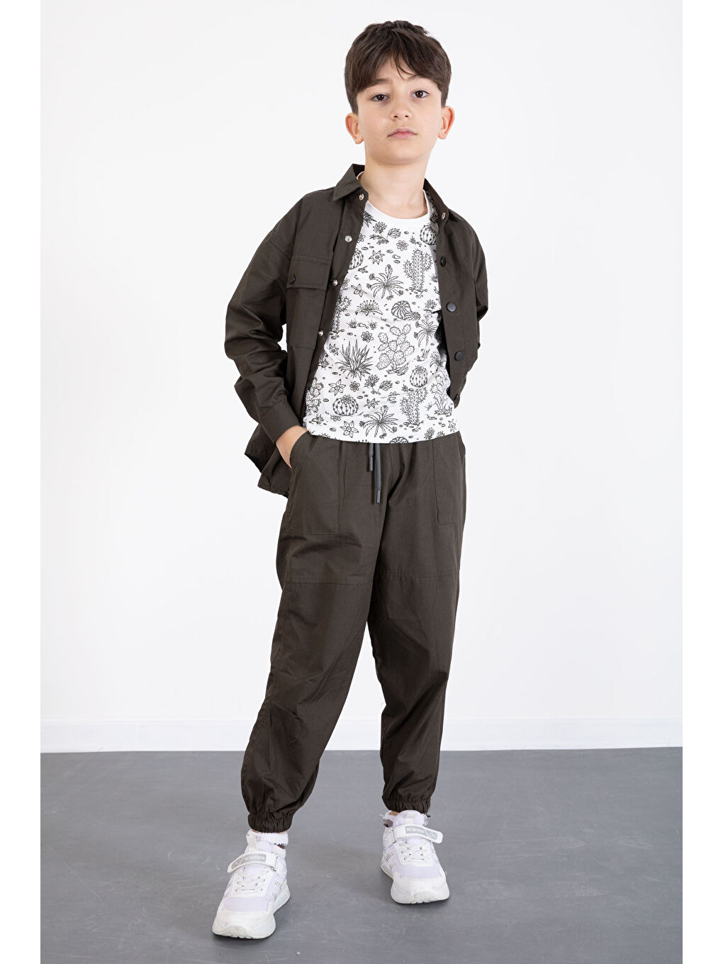 Haki Baskılı Tişörtlü Paraşüt Gömlek ve Pantolonlu Erkek Çocuk 3lü Takım 20514-1