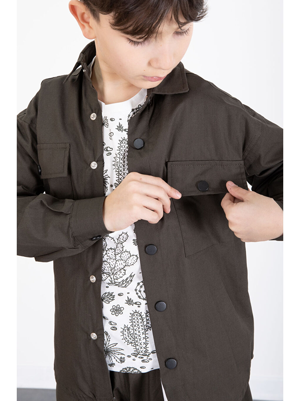 Haki Baskılı Tişörtlü Paraşüt Gömlek ve Pantolonlu Erkek Çocuk 3lü Takım 20514-2