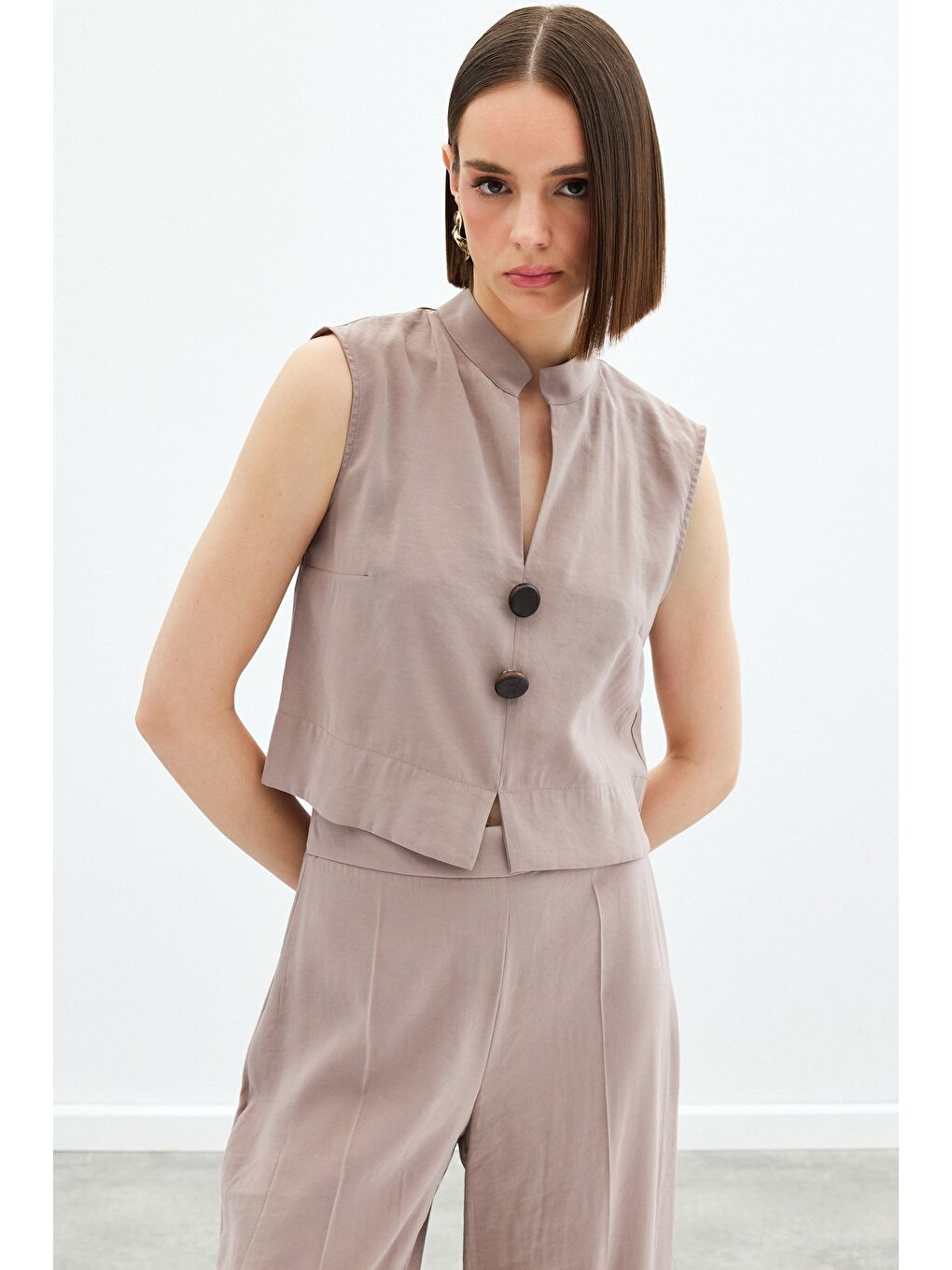 Bej Süs Düğme Detaylı Bluz - Vizon-1