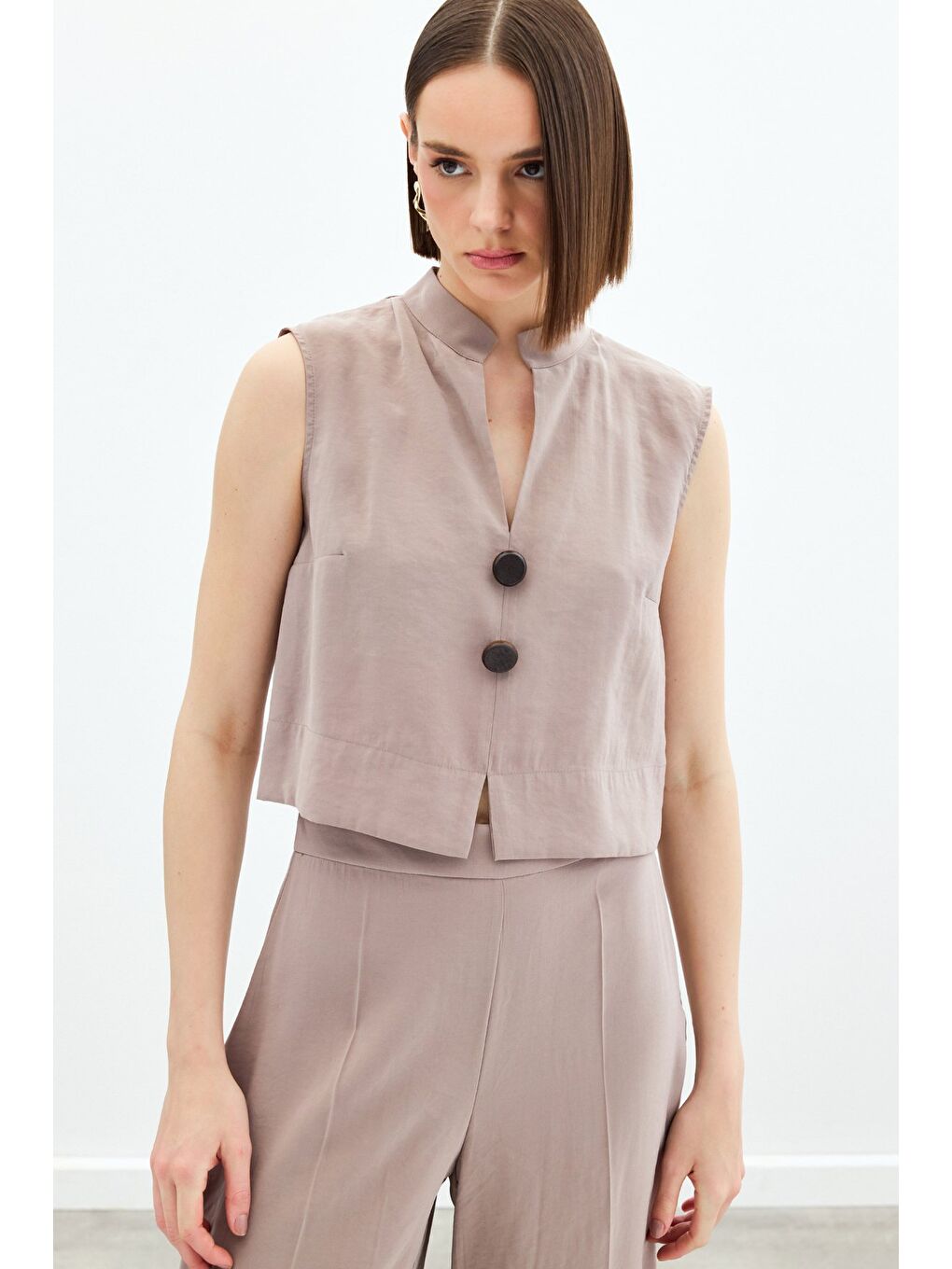 Bej Süs Düğme Detaylı Bluz - Vizon-2