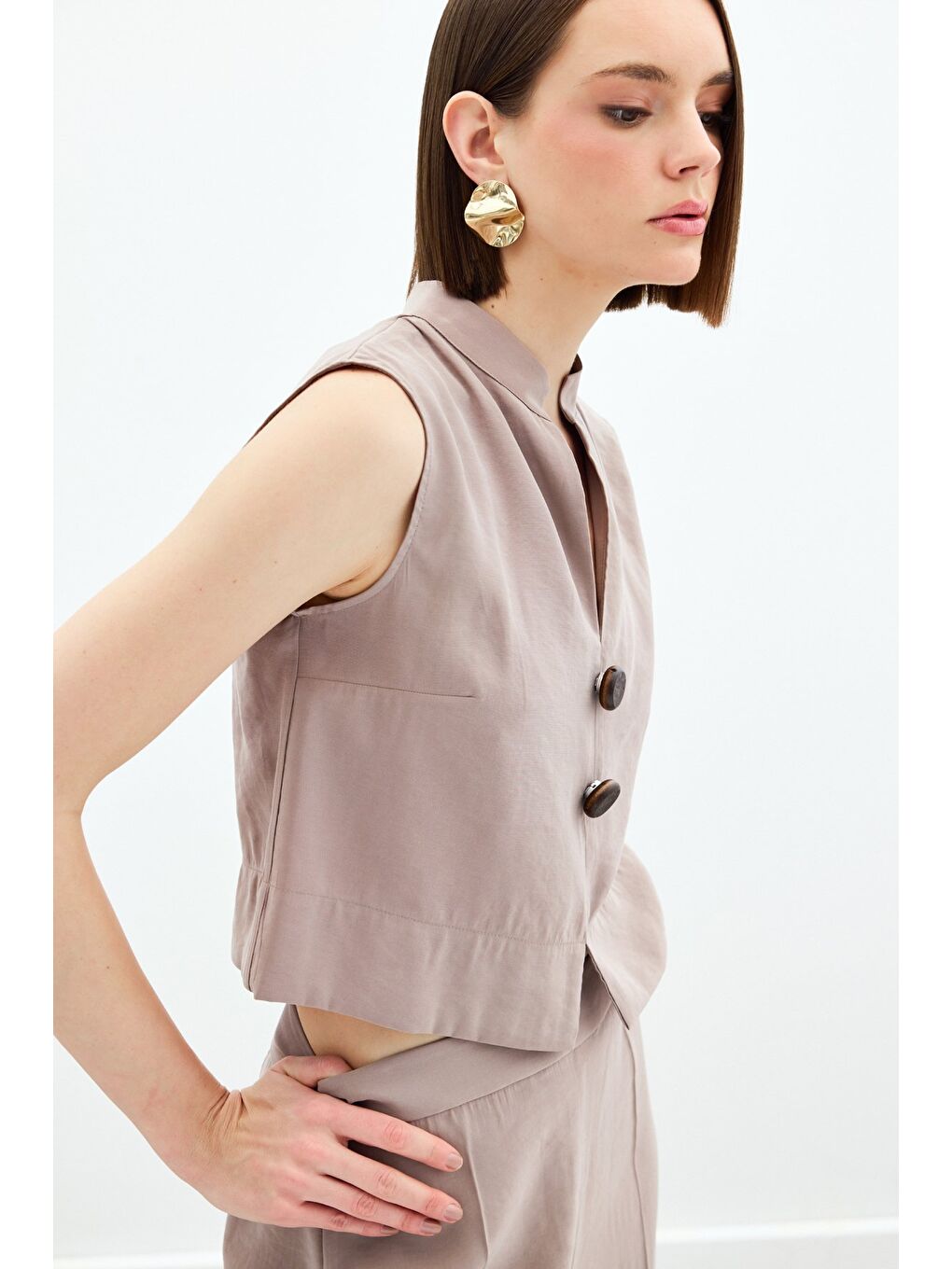 Bej Süs Düğme Detaylı Bluz - Vizon-5