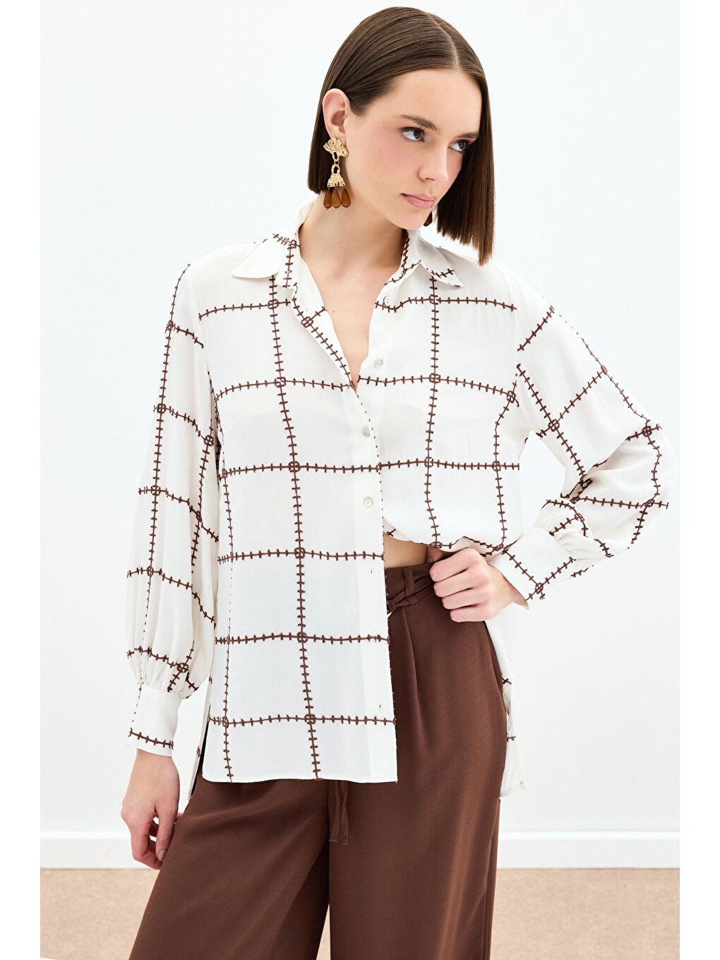 Kahverengi Nakış Detaylı Viskon Gömlek - Kahve-1