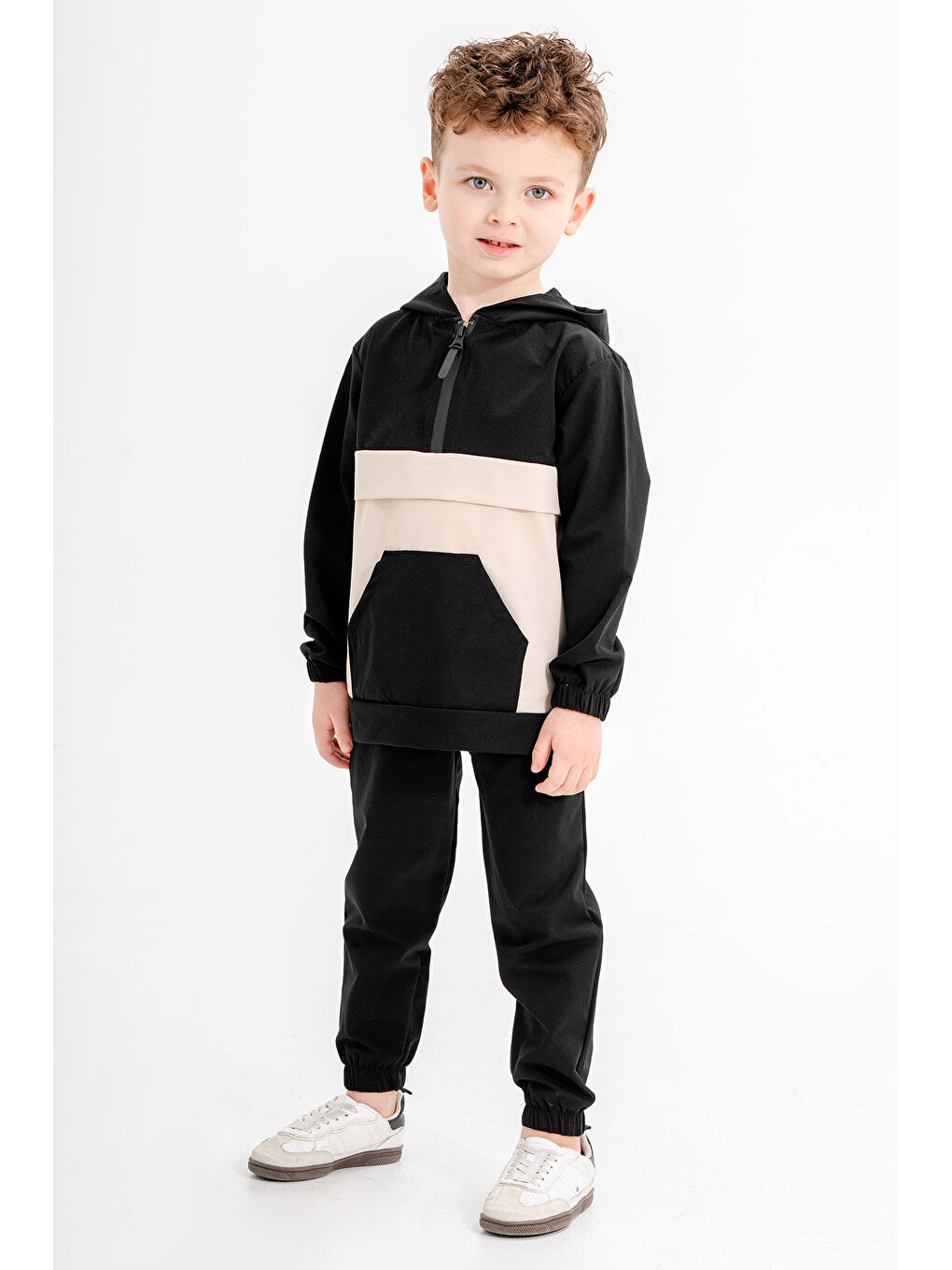 Siyah Kanguru Cepli Kapüşonlu Erkek Çocuk Paraşüt Eşofman Takımı 20119-1