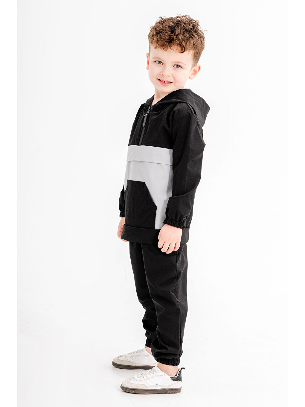 Siyah Kanguru Cepli Kapüşonlu Erkek Çocuk Paraşüt Eşofman Takımı 20119-2