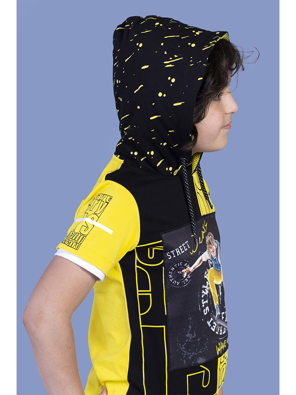 Sarı Erkek Çocuk Garni Detaylı Kapüşonlu Baskılı Tişört-1