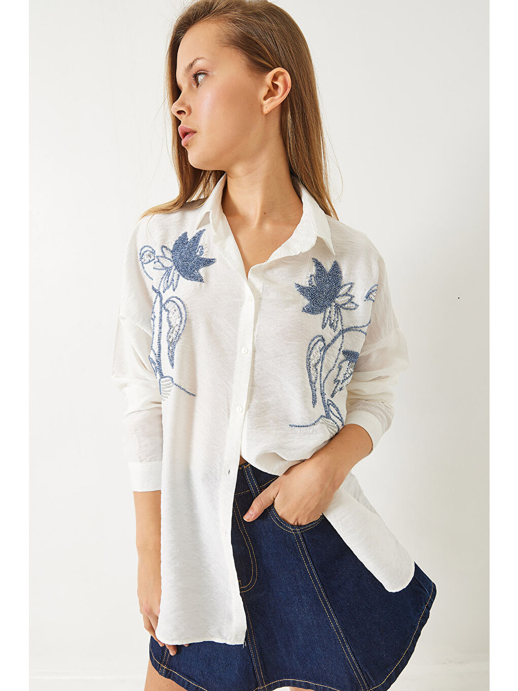 Beyaz Kadın Boncuk Taş Nakış İşlemeli Aerobin Oversize Gömlek-1