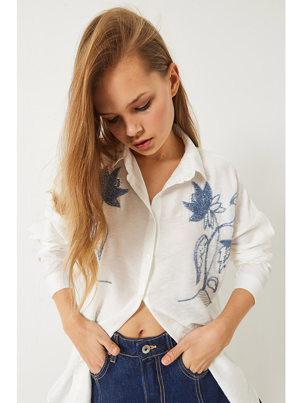 Beyaz Kadın Boncuk Taş Nakış İşlemeli Aerobin Oversize Gömlek-2