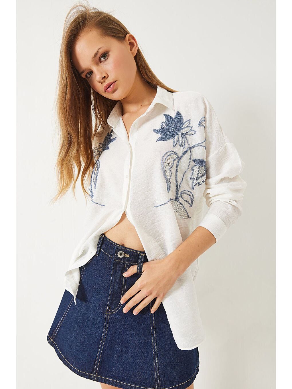 Beyaz Kadın Boncuk Taş Nakış İşlemeli Aerobin Oversize Gömlek-4