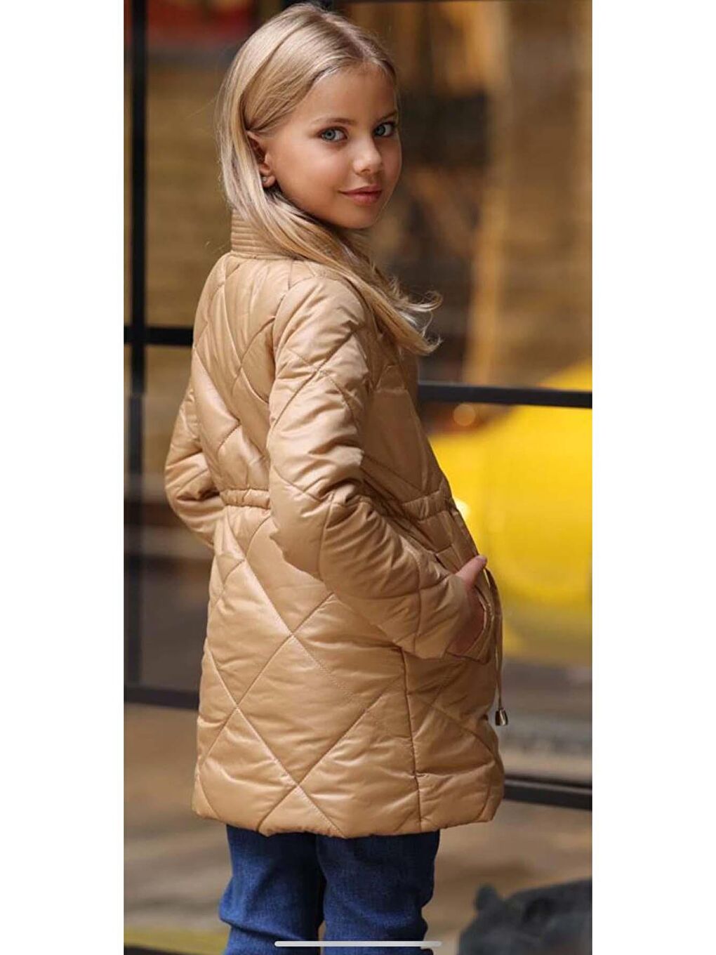 Ekru Kız Çocuk Yakası Şerit ve Üzeri Kare Dikiş Detaylı Cepli Çıtçıt Düğme Şişme Krem Mont-1